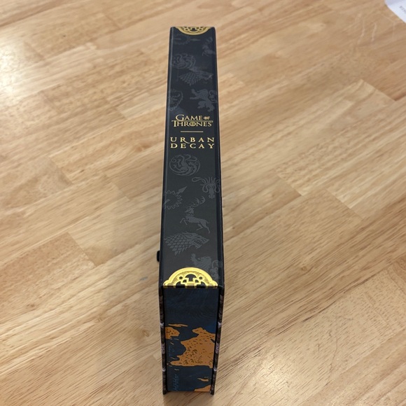 Official Game of Thrones Urban Decay Collectable Pop-up Eyeshadow Palette - Picture 4 of 15